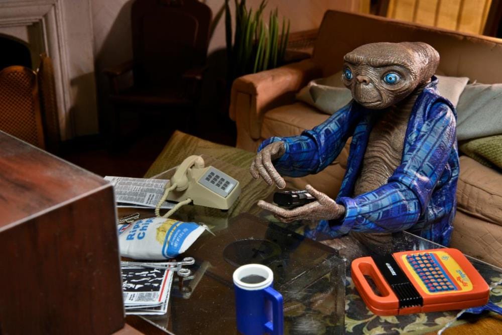 E.T. the Extra-Terrestrial Ultimate Telepathic E.T. 40th Anniversary 7-Inch Scale Action Figure Pop-O-Loco